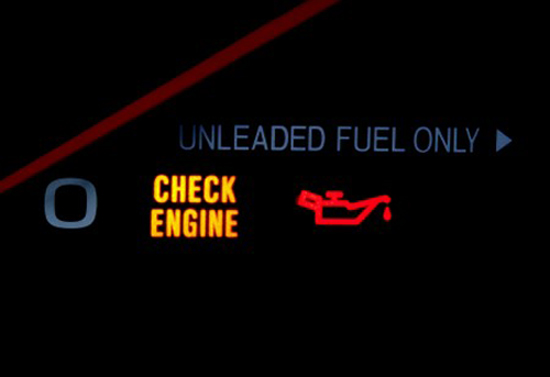 ¿Qué significa la luz de Check Engine en el tablero?