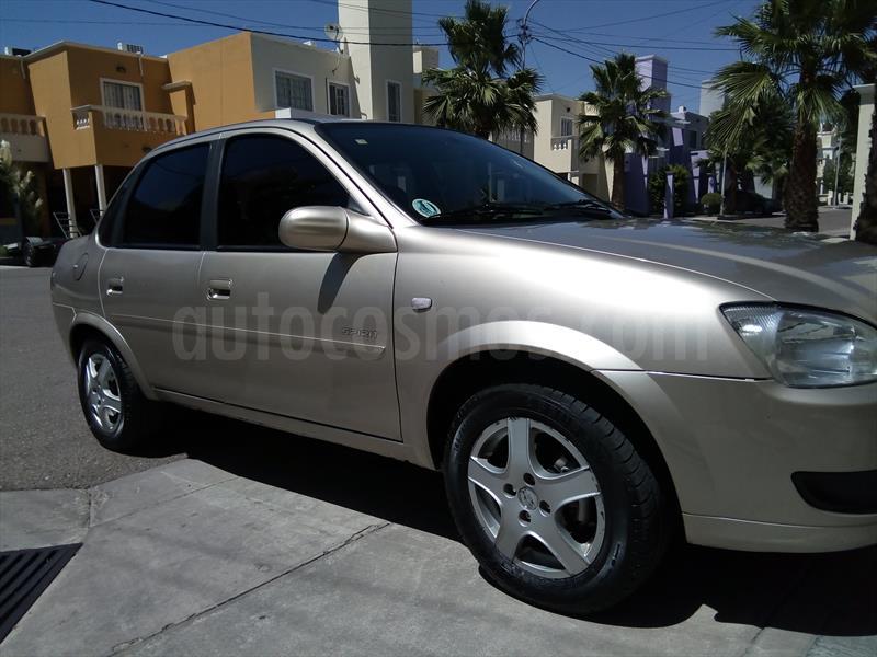 foto Chevrolet Classic 4P LT usado