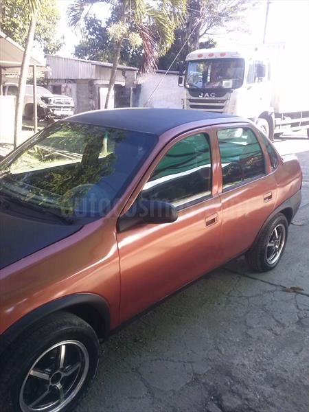 foto Chevrolet Corsa 4 Puertas Sinc. A-A usado