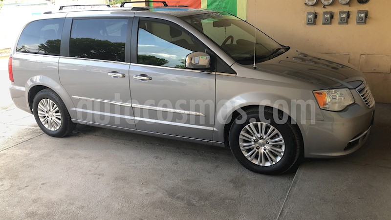 foto Chrysler Town and Country Limited 3.6L usado