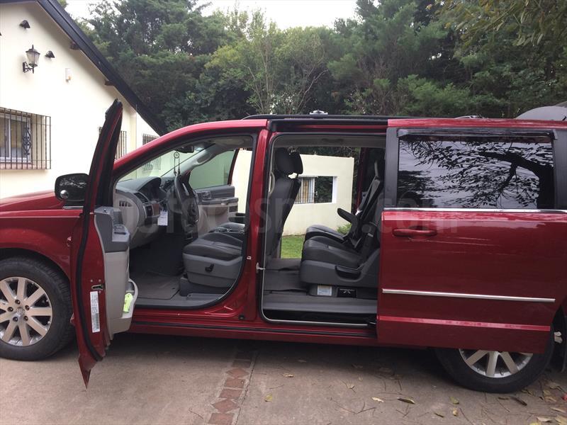 foto Chrysler Town and Country Limited usado