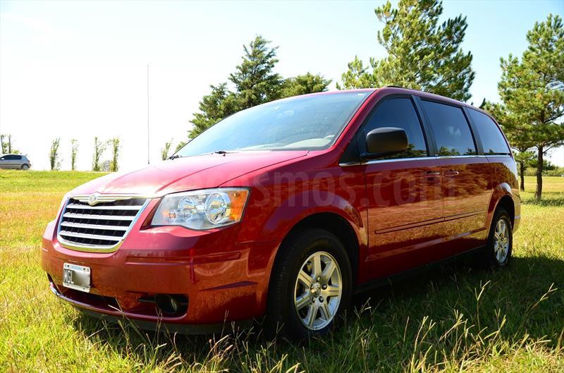 foto Chrysler Town and Country LX Usado