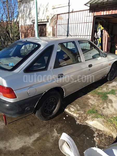 foto Ford Escort Ghia 5P usado