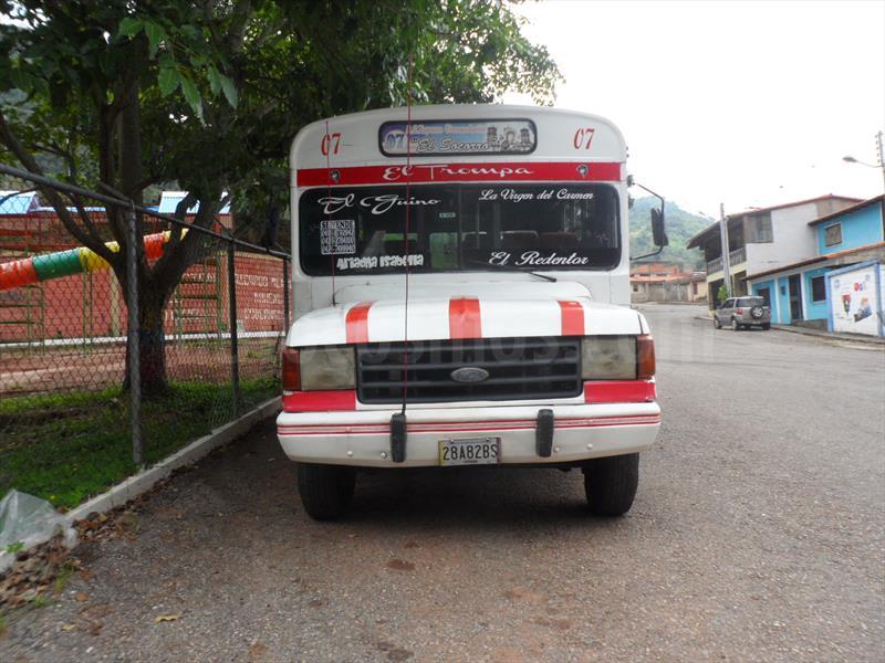 foto Ford F-350 Chasis Cabina V-8 4X4 usado