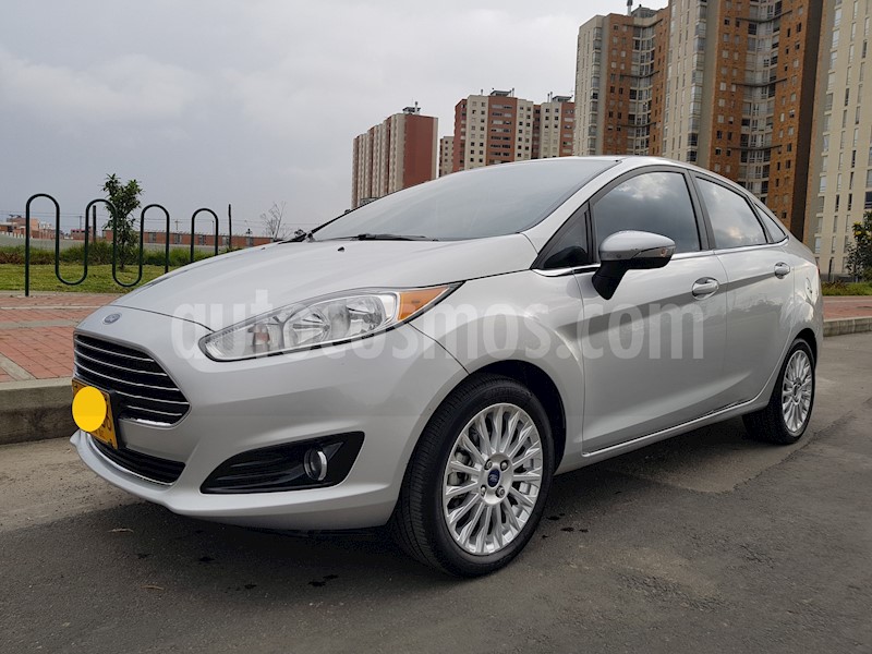 foto Ford Fiesta Sedan Titanium usado