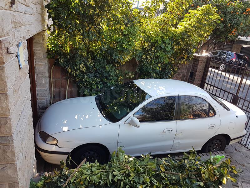 foto Hyundai Elantra 1.8 GLS 4P Full usado