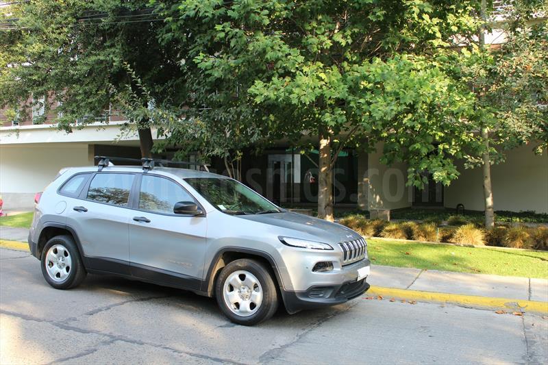 foto Jeep Cherokee 2.4L Sport 4x2 usado