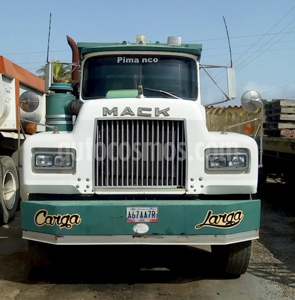 foto Mack RD688 SX HD ChasisL6 12i 24V Usado