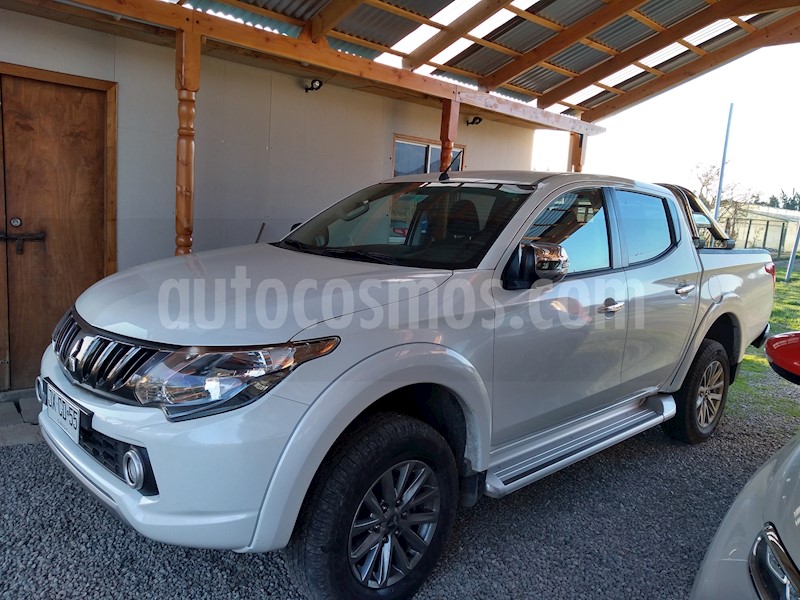 foto Mitsubishi L-200 Cabina y media 2.5 Diesel 4X4 usado