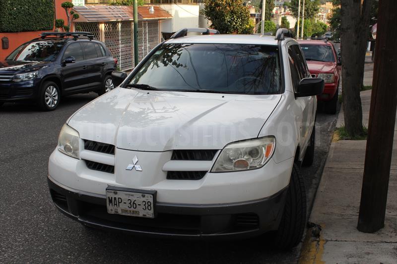 foto Mitsubishi Outlander 2.4L LS Seminuevo