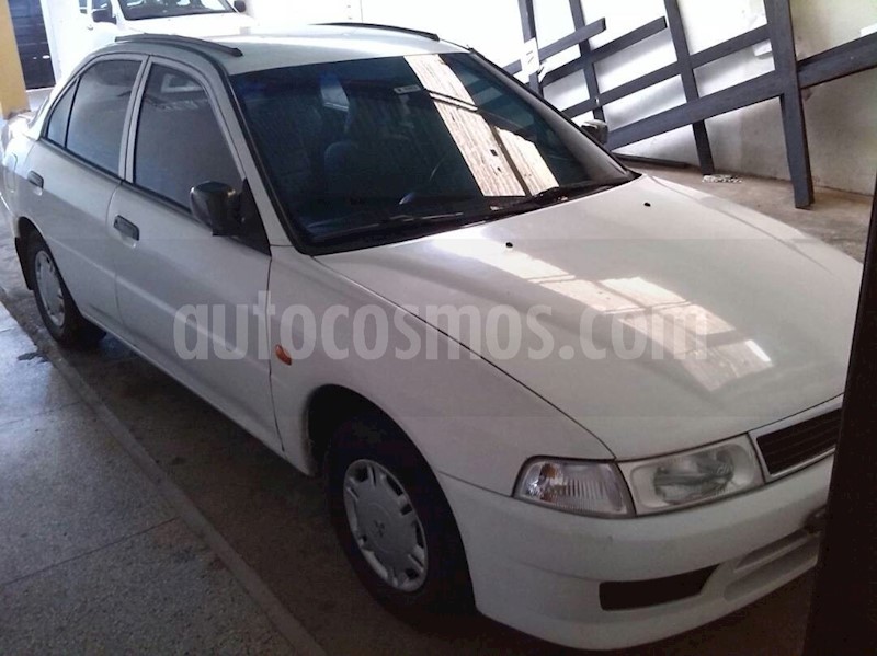 foto Mitsubishi Signo Taxi 1.3L usado