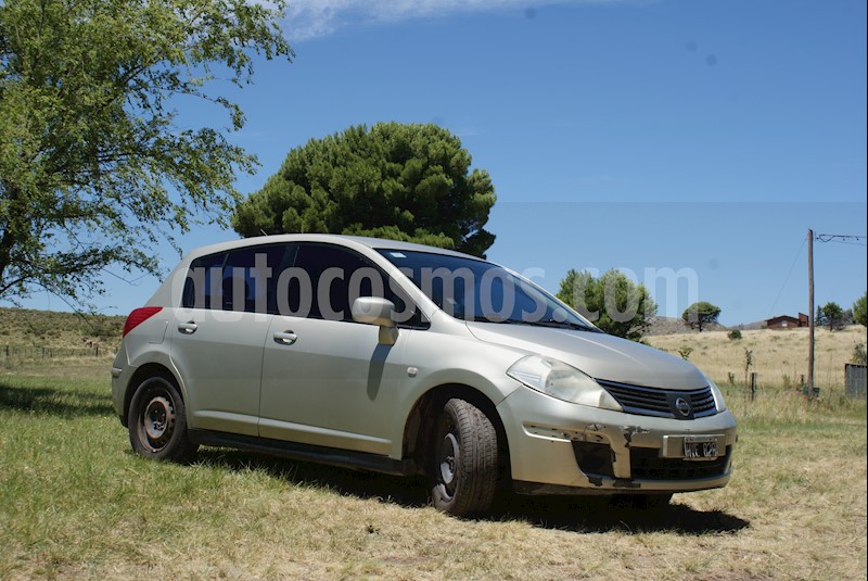 foto Nissan Tiida Visia usado