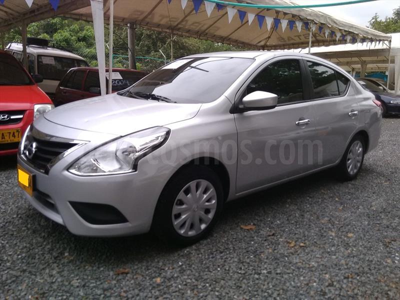 foto Nissan Versa Sense usado