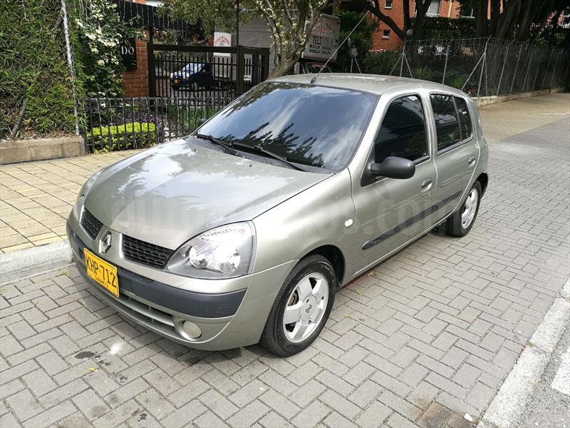 foto Renault Clio 1.6 Aut 5P usado (2011) color Gris precio $19.500.000