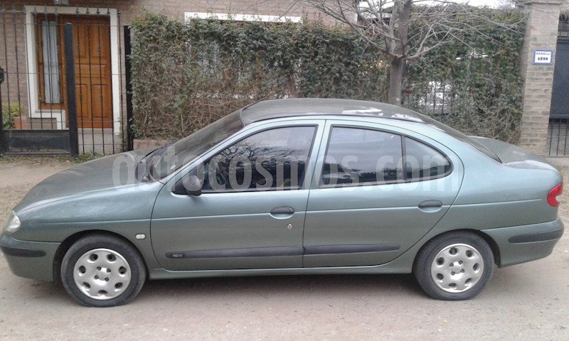 foto Renault Megane Tric 1.6 Pack Plus usado