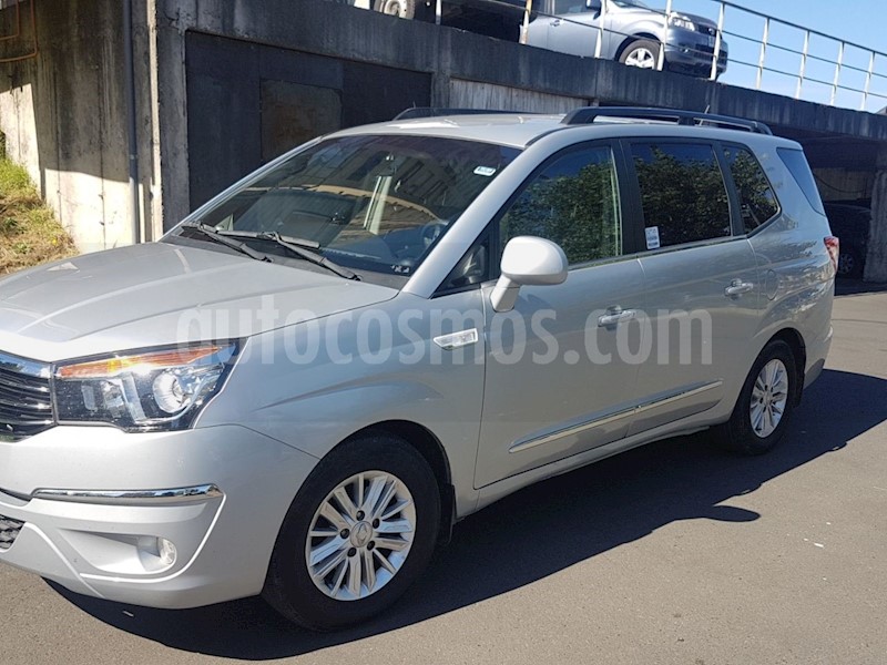 Ssangyong Stavic 2 2l 4x2 Std Usado 2017 Color Gris Plata Precio