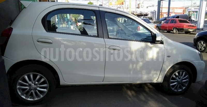 foto Toyota Etios Hatchback XLS usado