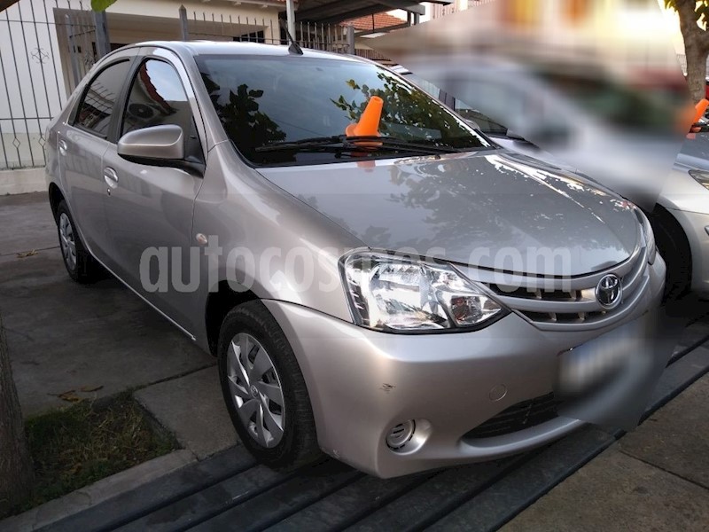 foto Toyota Etios Sedan XS 2016/17 usado