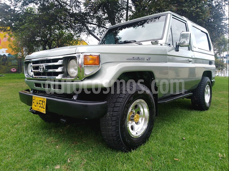 foto Toyota Land Cruiser 71 usado