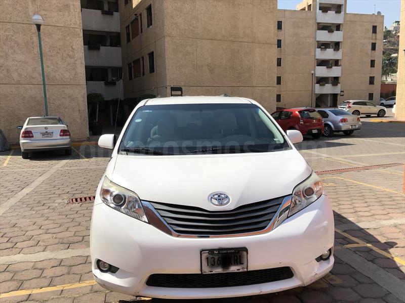 foto Toyota Sienna XLE 3.5L