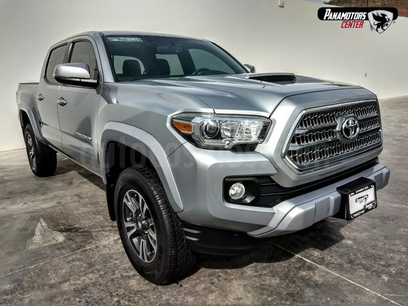 Toyota Tacoma Trd Sport 4x4 Seminuevo 2017 Color Plata Precio 625 000 Foto Toyota Tacoma Trd Sport 4x4 Seminuevo