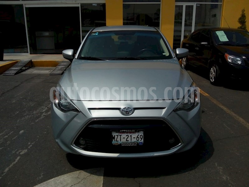 foto Toyota Yaris R LE Aut usado