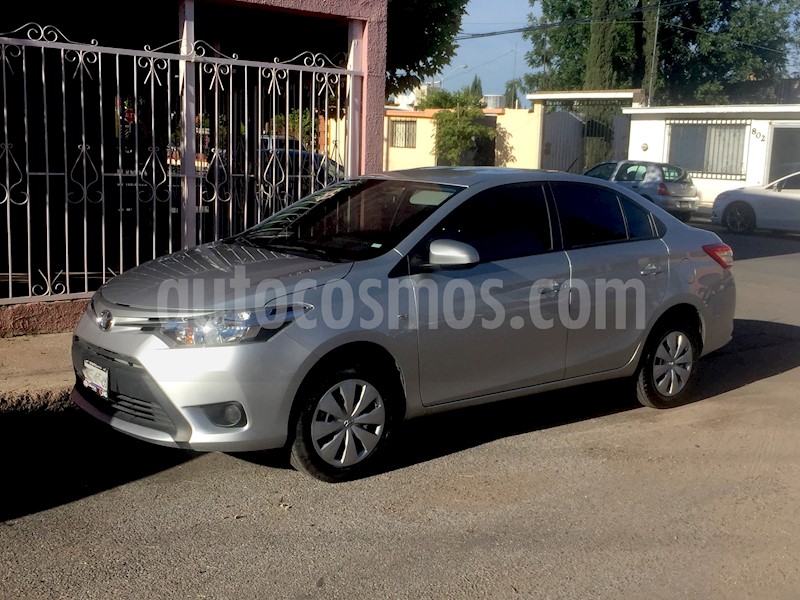 foto Toyota Yaris Sedan Core Aut usado