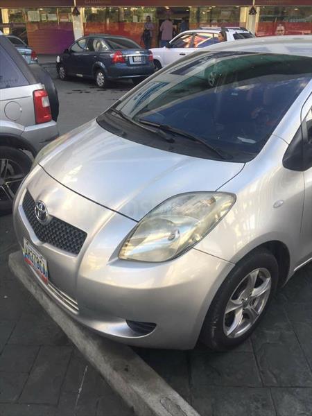 foto Toyota Yaris Sol Auto. usado