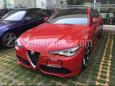 Foto venta Auto Seminuevo Alfa Romeo Giulia TI (2017) color Rojo Alfa precio $795,500