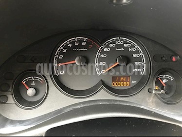 Foto venta Auto usado Chevrolet Classic 4P LS (2015) color Gris Claro precio $198.000
