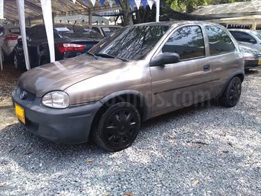 foto Chevrolet Corsa 1.4 Sinc 3P usado (2003) color Gris precio $11.000.000
