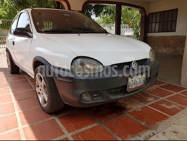 Foto venta carro Usado Chevrolet Corsa 3 Puertas Sinc. A-A (1999) color Blanco precio u$s1.100