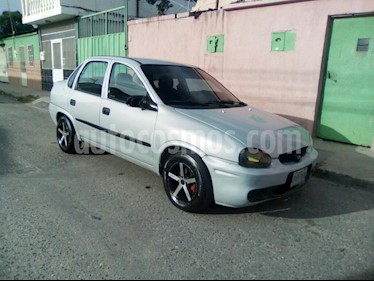 Chevrolet Corsa 3 Puertas Sinc. A-A usado (2001) color Plata precio BoF1.300