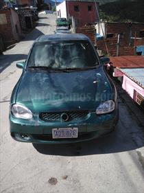 foto Chevrolet Corsa 4 Puertas Sinc. A-A usado (2001) color Verde precio BoF130.000.000