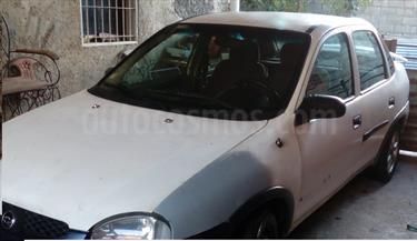 Foto venta carro Usado Chevrolet Corsa 4 Puertas Sinc. A-A (2005) color Blanco Techno precio BoF140.000