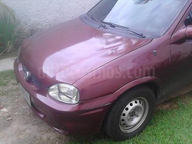 Foto Chevrolet Corsa 4 Puertas Sinc. A-A usado (2002) color Rojo precio u$s1.800