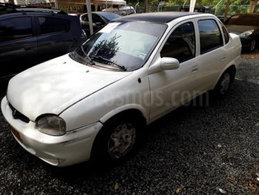 foto Chevrolet Corsa sedan 1.3 5 puertas usado (2005) color Blanco precio $11.500.000