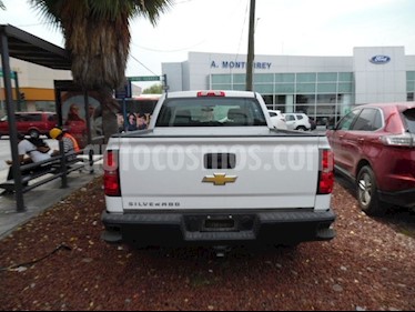 Foto venta Auto Usado Chevrolet Silverado 2500 4x2 Doble Cabina LS (2017) color Blanco precio $485,000
