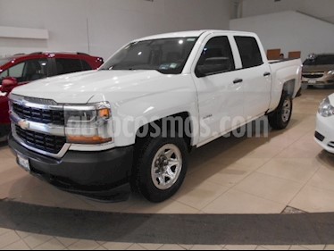 Foto venta Auto Seminuevo Chevrolet Silverado 2500 SILVERADO 2500 CREW CAB PAQ E (2017) color Blanco precio $459,000