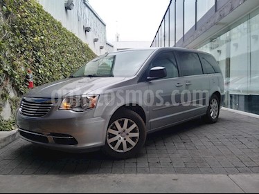 Foto venta Auto Seminuevo Chrysler Town and Country Li 3.6L (2015) color Plata precio $228,000