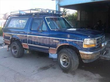 Foto venta carro usado Ford Bronco Basica 4x4 V8 5.0i 16V (1992) color Azul Andino precio u$s1.000