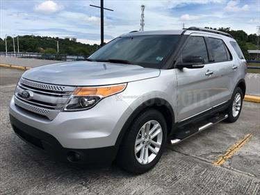 foto Ford Explorer Limited 4x4 usado (2015) color Gris Plata precio BoF285.000.000
