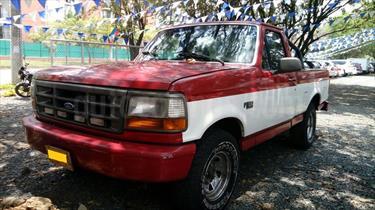 foto Ford F-150 Sinc 4x2 usado (1997) color Rojo precio $15.800.000