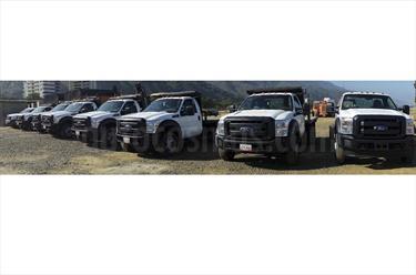 Ford F-350 6.2L 4x4 usado (2016) color Blanco Perla precio BoF270.000.000