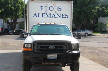 Foto venta Auto Seminuevo Ford F-450 XL 6.8L Super Duty (2001) color Blanco precio $140,000