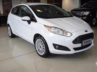 foto Ford Fiesta Sedán Titanium Aut usado (2016) color Blanco Perla precio BoF31.400.000