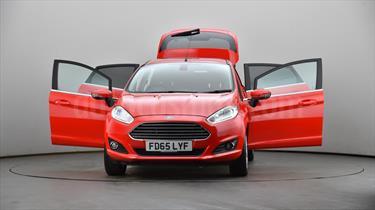 foto Ford Fiesta Sedán Titanium Aut usado (2016) color Rojo precio BoF330.000.000