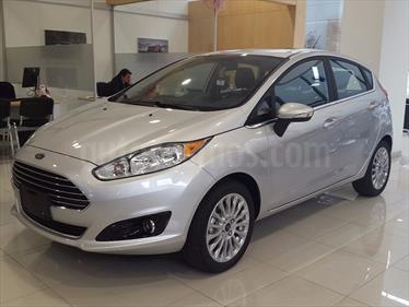 foto Ford Fiesta Sedán Titanium Aut usado (2016) color Plata precio BoF150.000.000