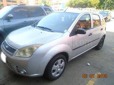 foto Ford Fiesta 1.6L usado (2010) color Plata precio u$s2.500