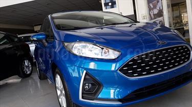 Foto Ford Fiesta 1.6L usado (2018) color Azul Perla precio BoF2.200.000